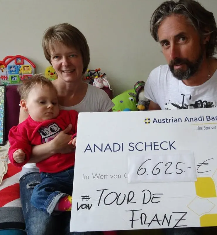 Spendenübergabe an eine Familie
